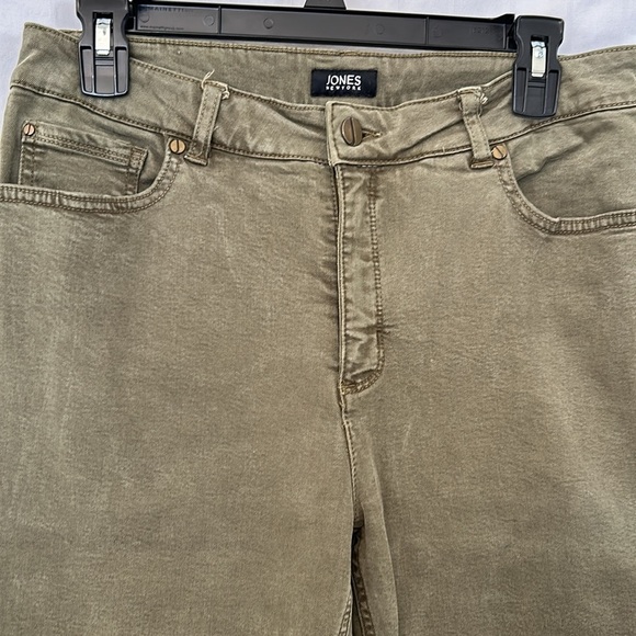 Jones New York Olive Stretch Straight Leg Jeans Size 10 - Picture 2 of 8